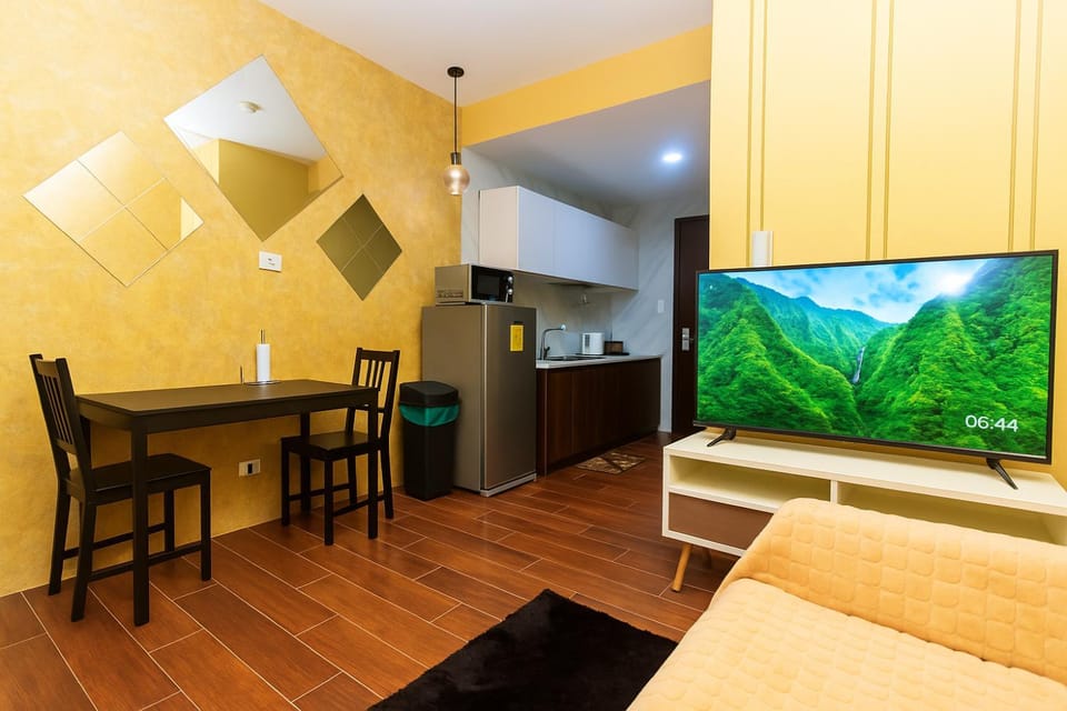 SkyVista Luxe Makati Staycation Pool Gym Netflix 5637 Apartment in Makati