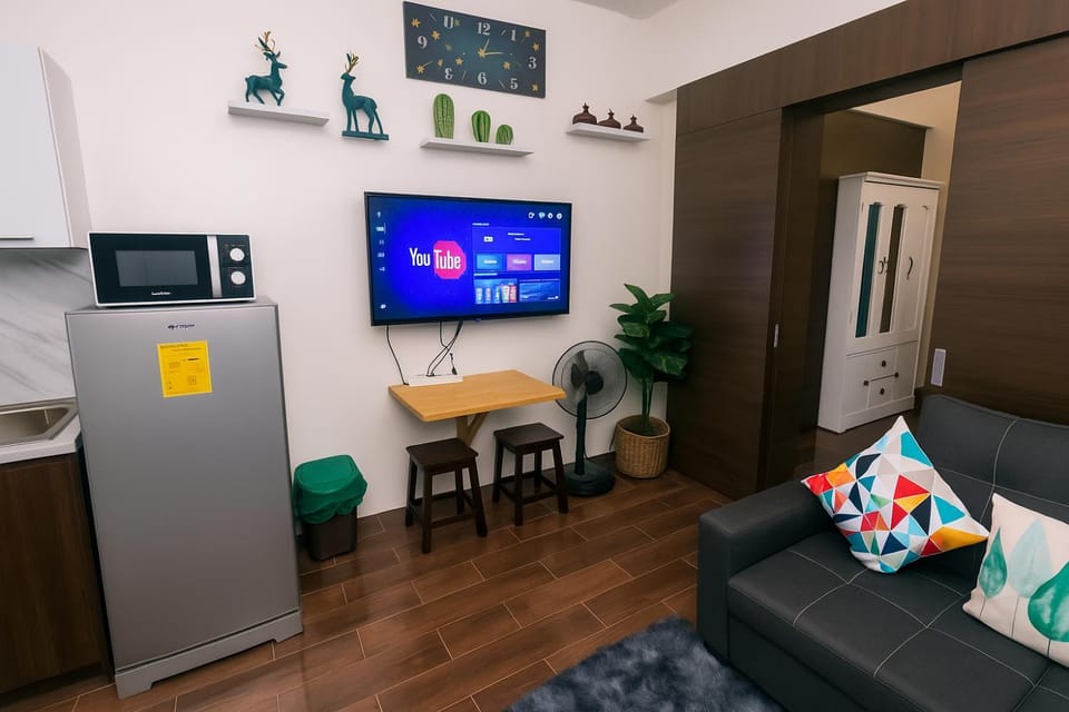 The Giggle Spot Cozy Makati Hideaway Pool & Gym 2270 Apartment in Makati