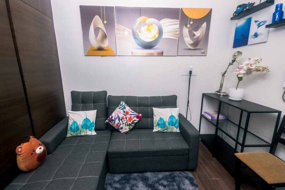 The Giggle Spot Cozy Makati Hideaway Pool & Gym 2270 Apartment in Makati