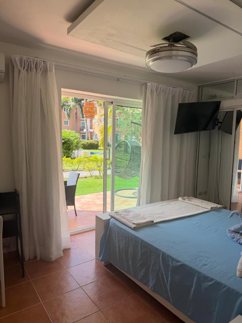 Patio, Bed, TV and multimedia, Bedroom, Garden view, Pool view, air conditioner