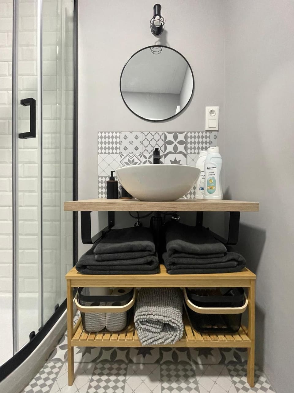 Bathroom, towels