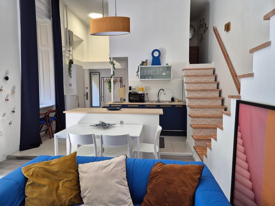Kitchen or kitchenette, Living room