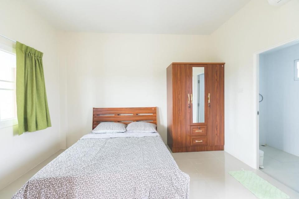 Bed, Photo of the whole room, Bedroom, wardrobe