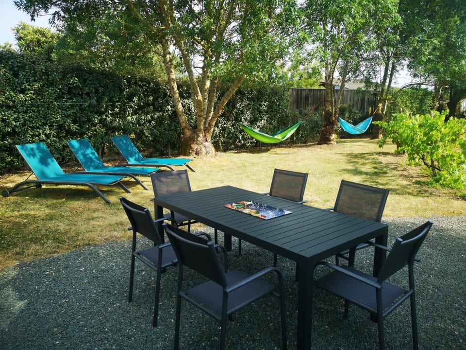 Patio, Garden, Dining area, Garden view, sunbed