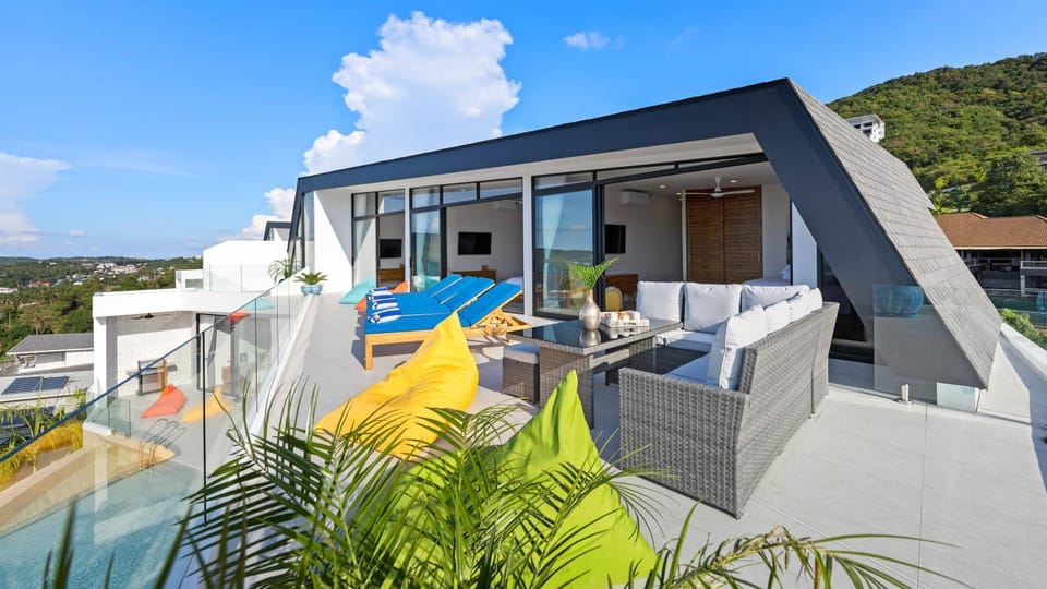 Property building, Patio, Day, View (from property/room), Balcony/Terrace, Balcony/Terrace, Seating area, Dining area, Pool view, Swimming pool, sunbed