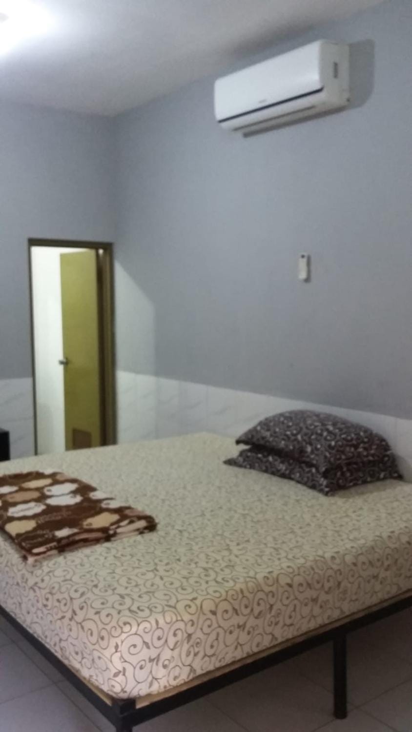 Bedroom, air conditioner