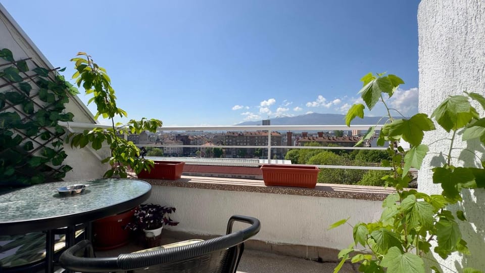 Day, Natural landscape, Balcony/Terrace