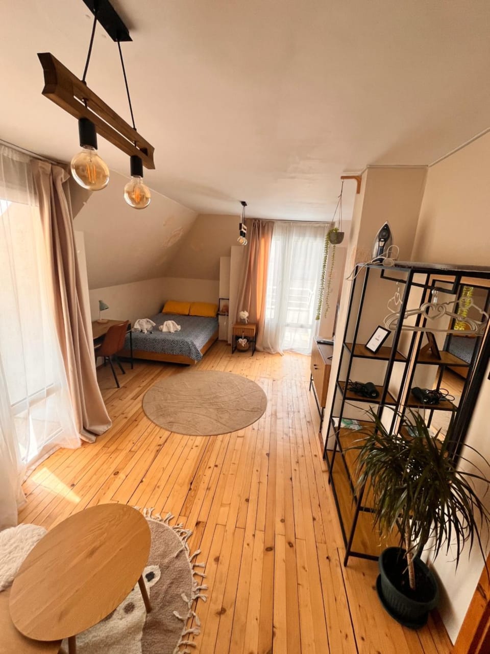 Bed, Living room