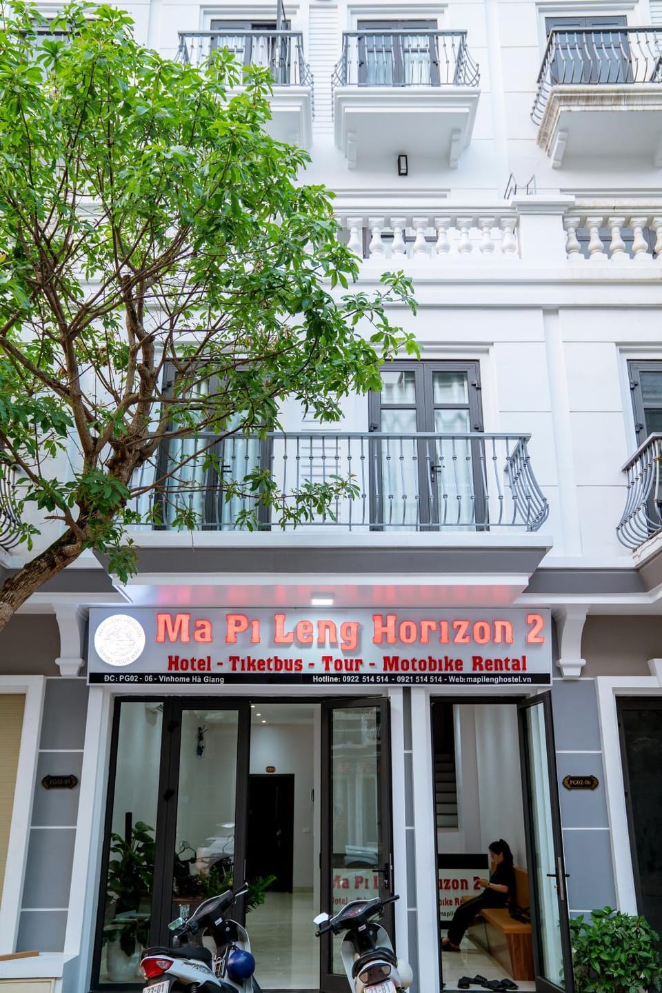 Facade/entrance