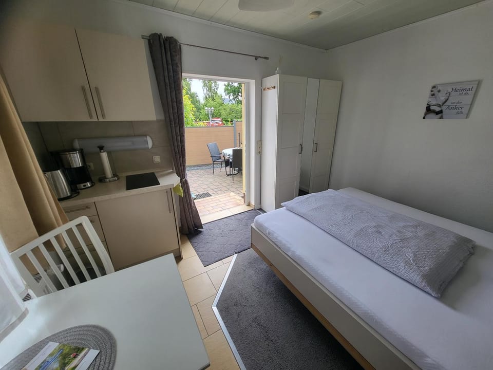 Doppelzimmer kleine Möwe mit Terrasse, Parkplatz & WLAN, 300m bis zum Strand Apartment in Kühlungsborn