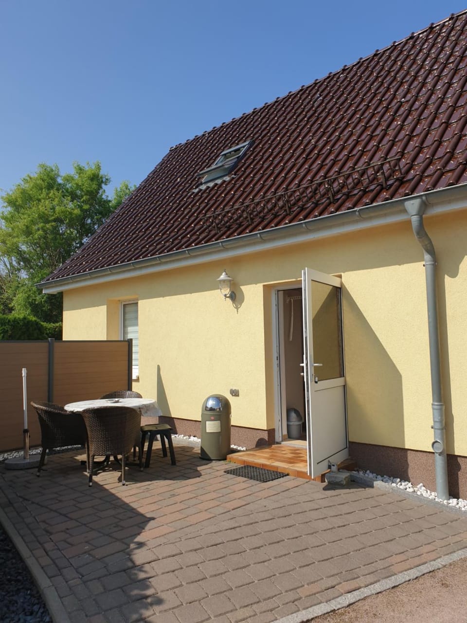 Property building, Day, Dining area