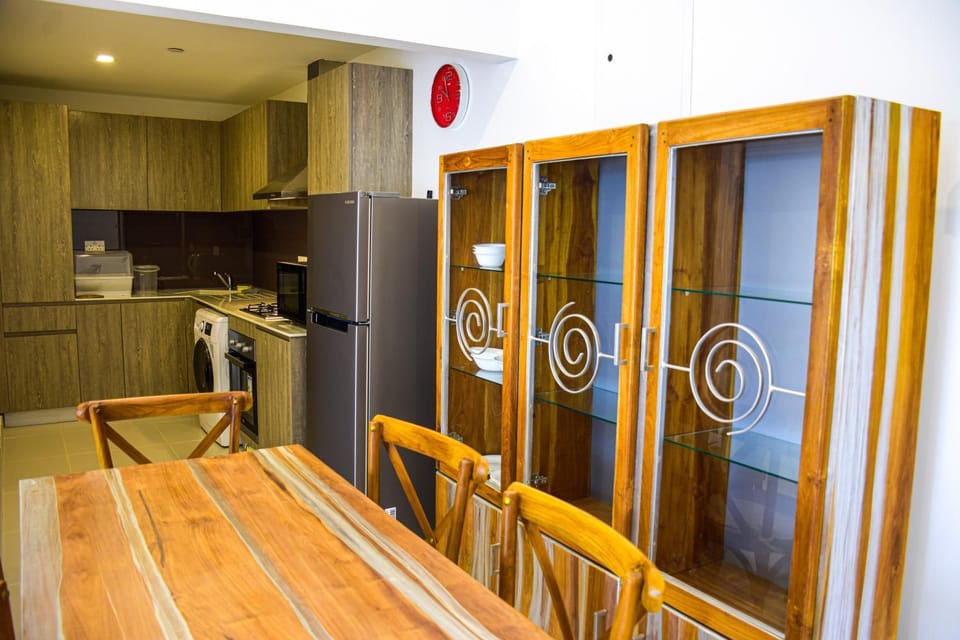 Kitchen or kitchenette, Dining area, oven, stove