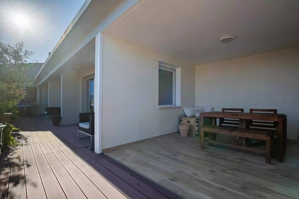 View (from property/room), Balcony/Terrace, Dining area