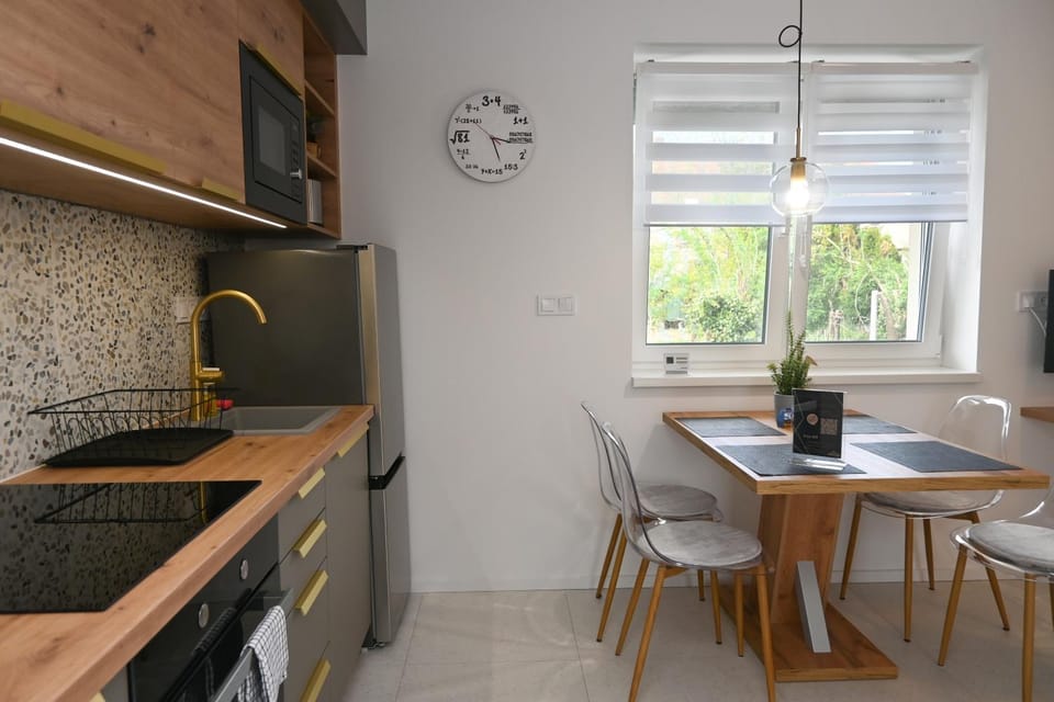 Dining area, kitchen