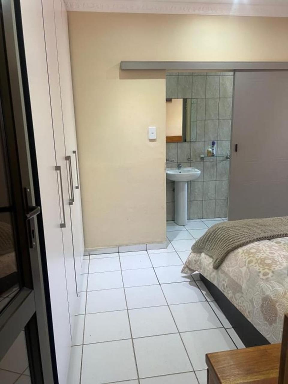 Shower, Toilet, Bed, Bedroom, towels