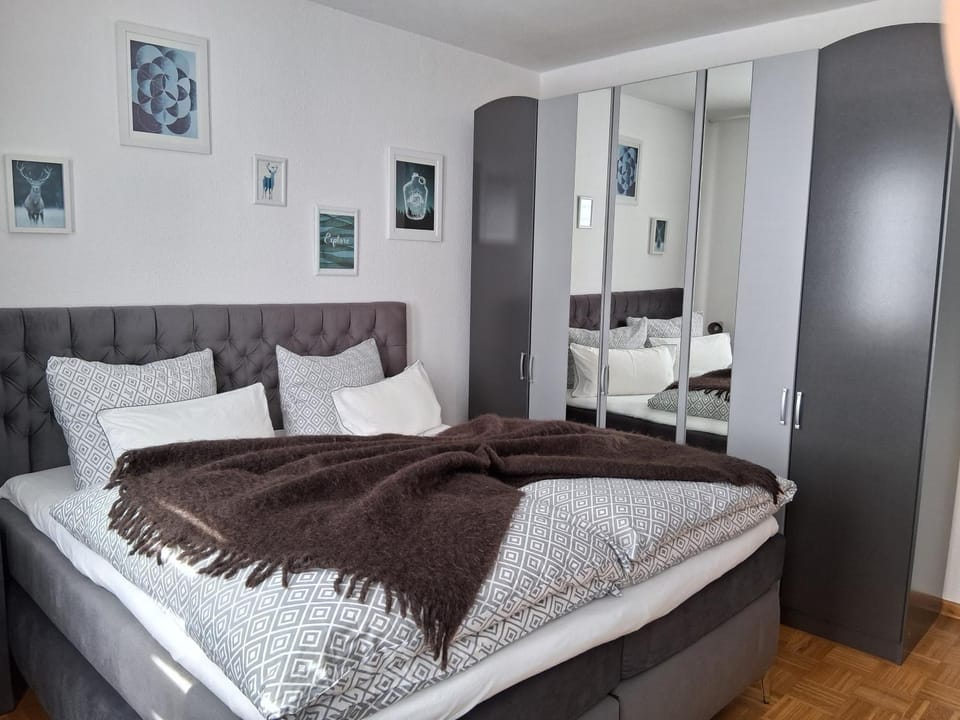 Bed, Photo of the whole room, Bedroom, wardrobe