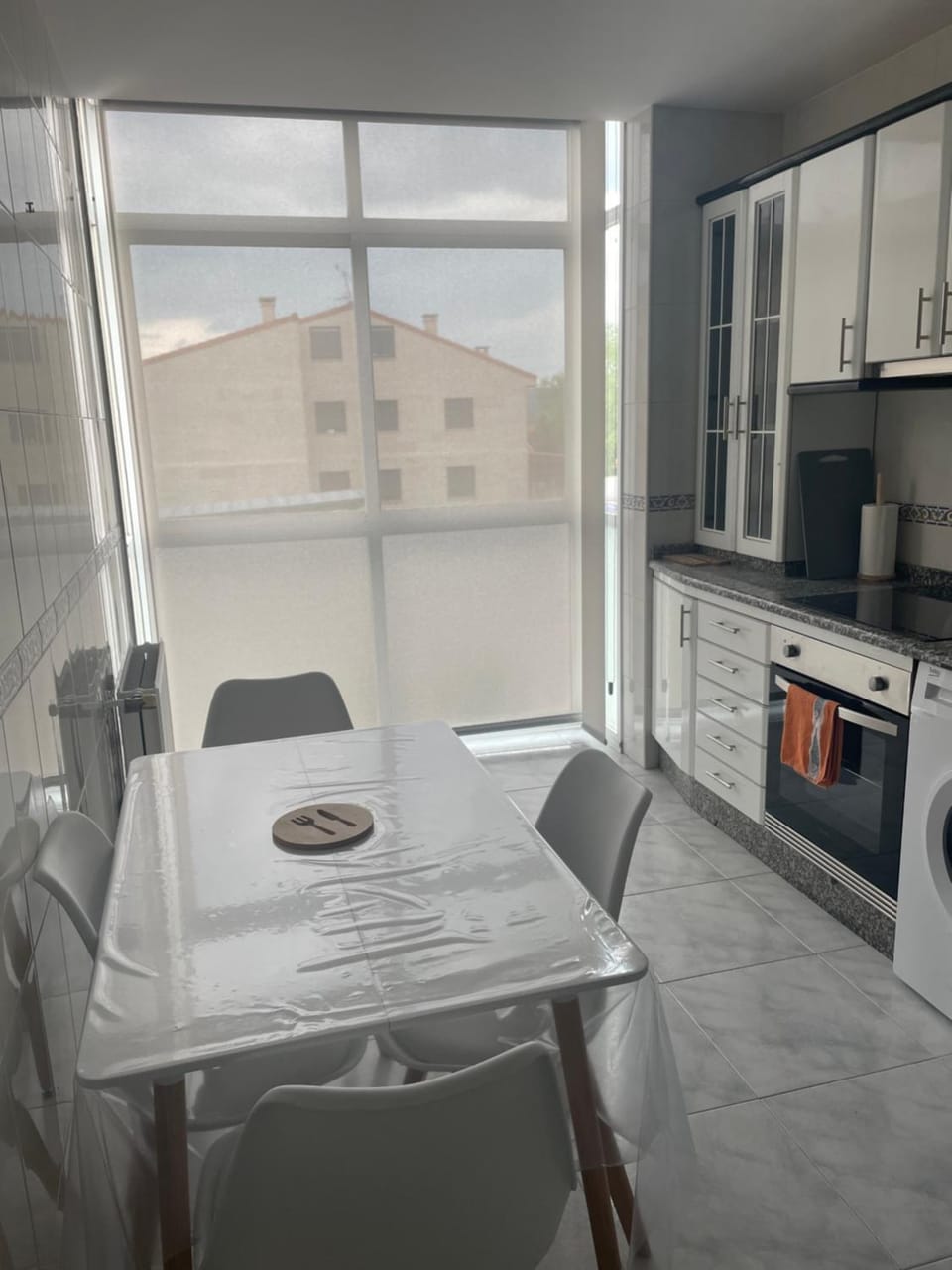 Kitchen or kitchenette, Seating area, Dining area, oven, stove