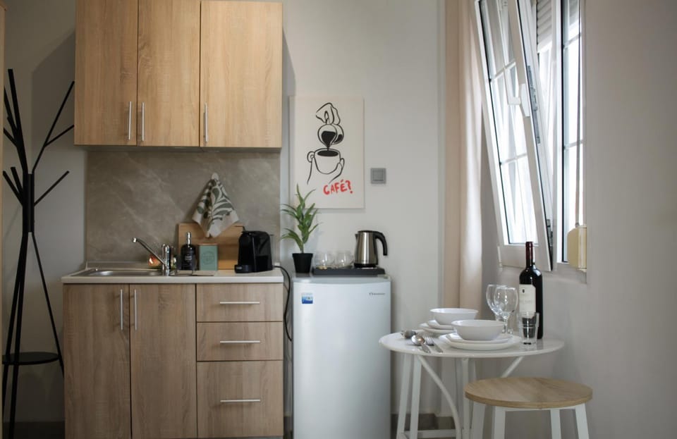 Coffee/tea facilities, Kitchen or kitchenette, Dining area