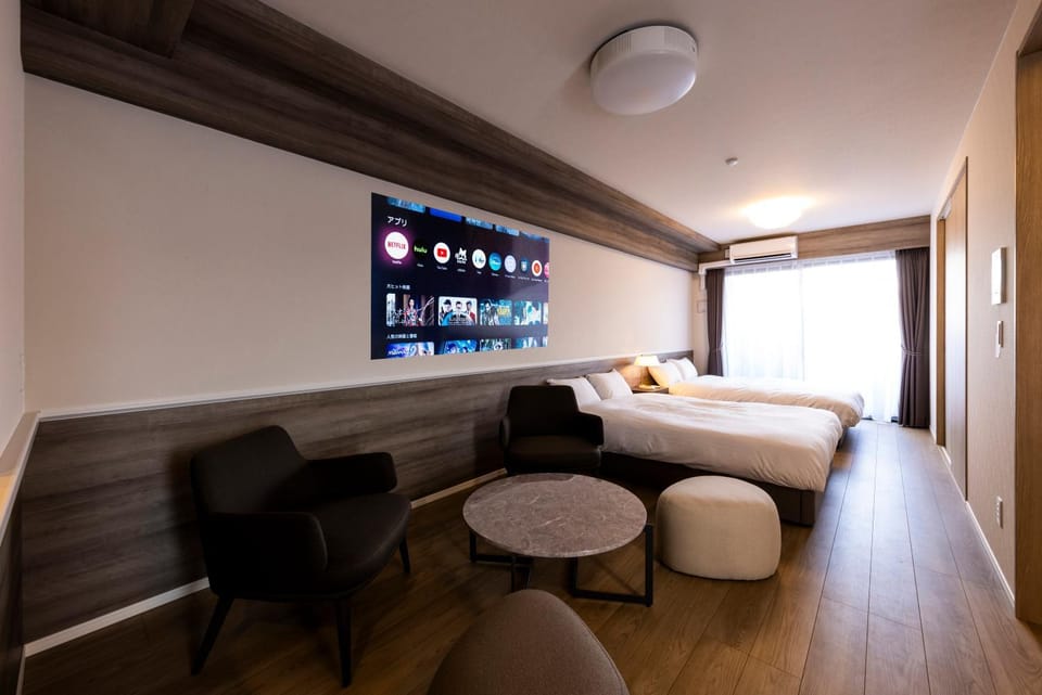 Bed, TV and multimedia, Living room