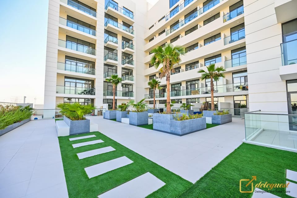 New Studio 5min Walk to Bus Stop Apartment in Dubai