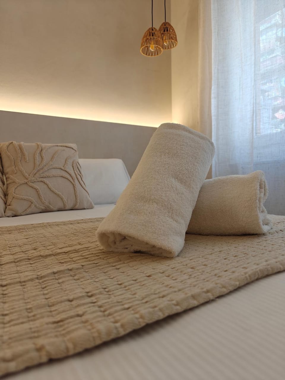 Bed, Photo of the whole room, Decorative detail, Bedroom, heating, internet, towels