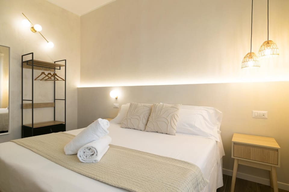 Bed, Bedroom, towels, wardrobe
