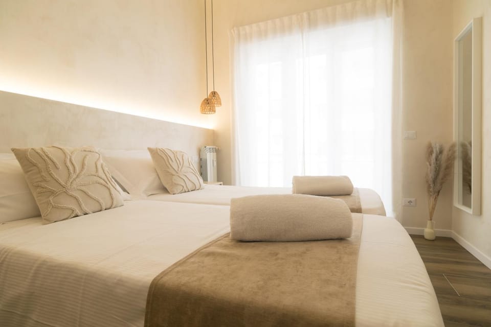 Bed, Photo of the whole room, Bedroom, heating, air conditioner