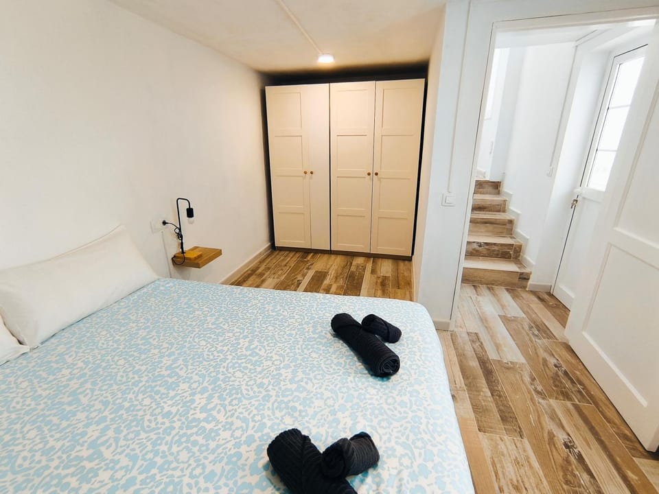 Bed, Photo of the whole room, Bedroom, wardrobe