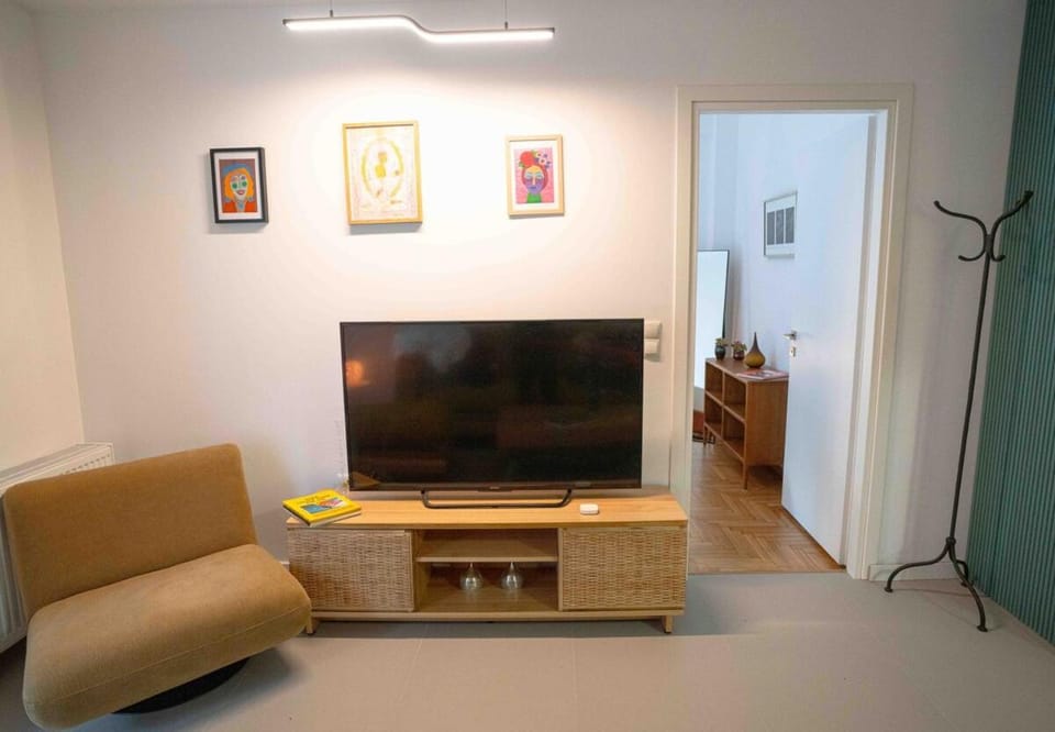 Communal lounge/ TV room, TV and multimedia