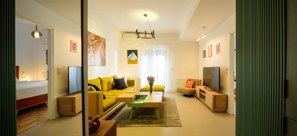 Communal lounge/ TV room, TV and multimedia, Living room, Seating area, Evening entertainment