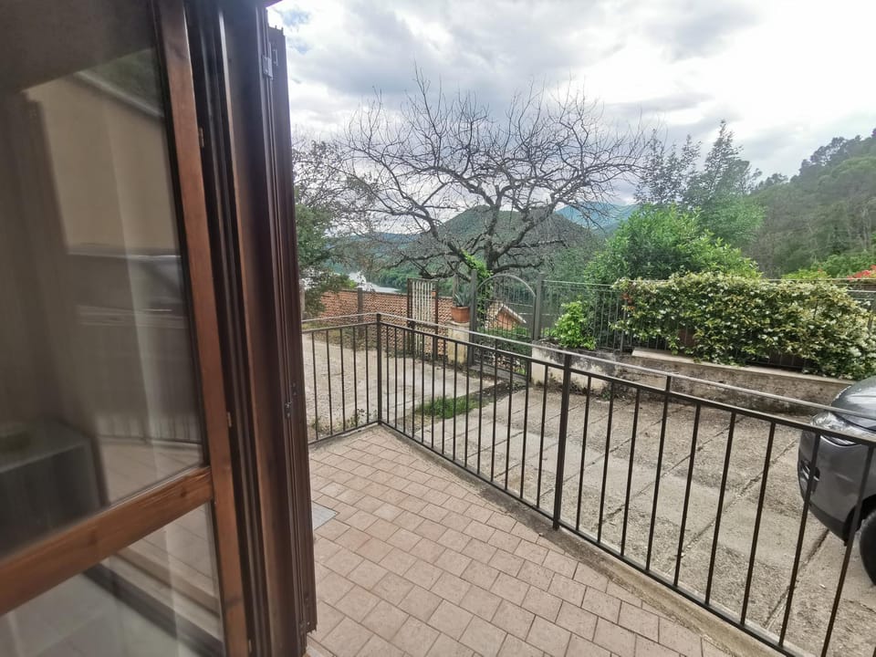 View (from property/room), Balcony/Terrace, Mountain view