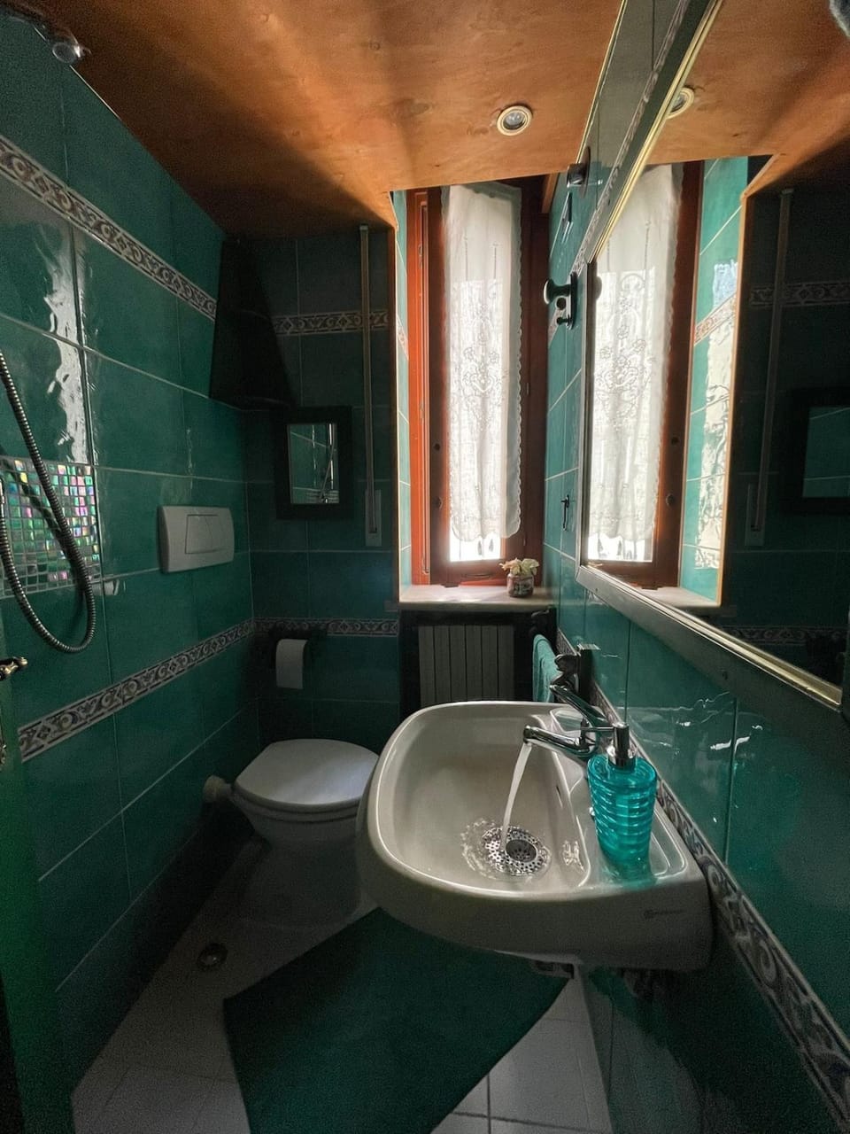 Toilet, Bathroom, towels