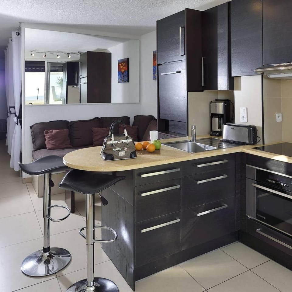Kitchen or kitchenette, oven, stove