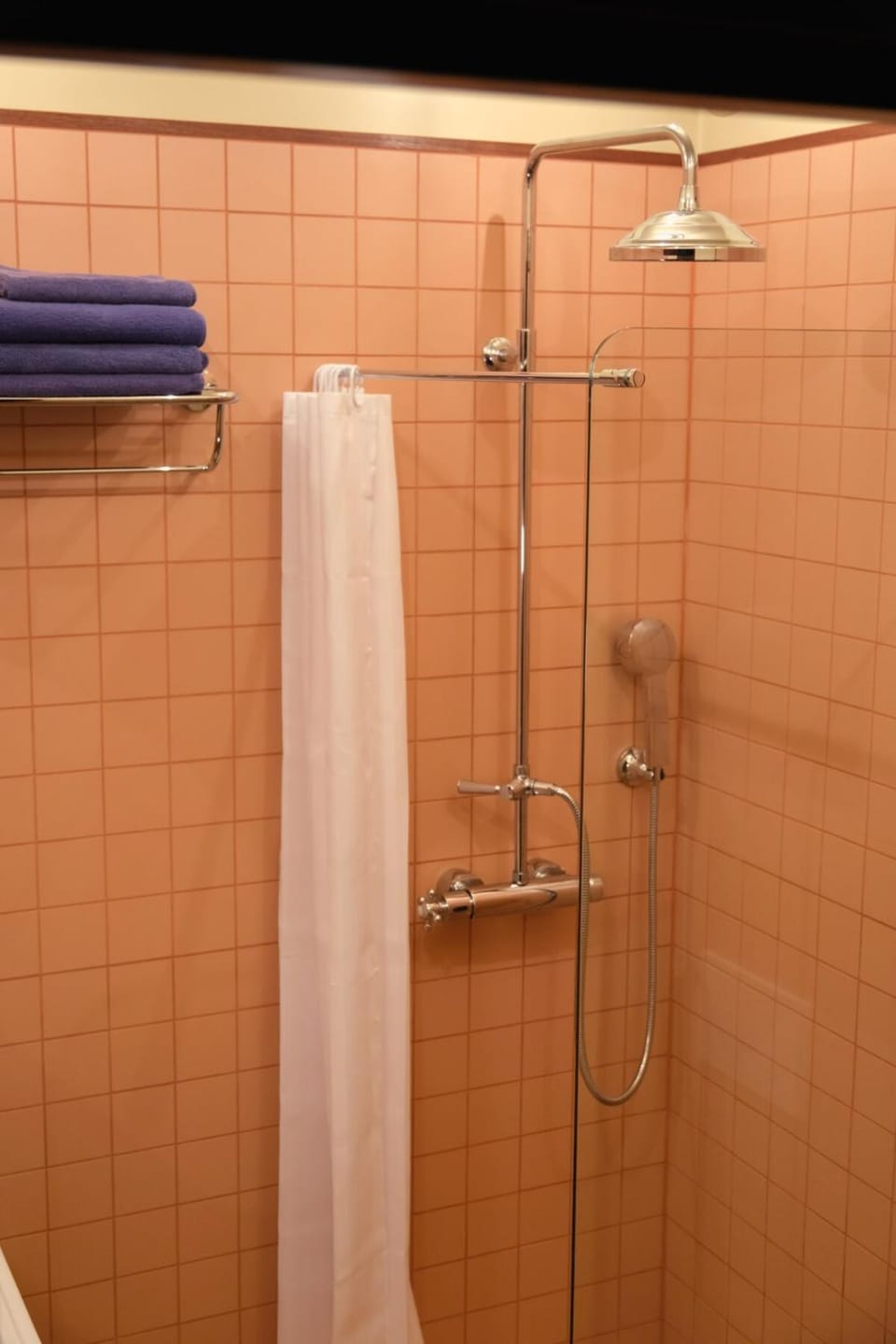Shower, Bathroom, towels