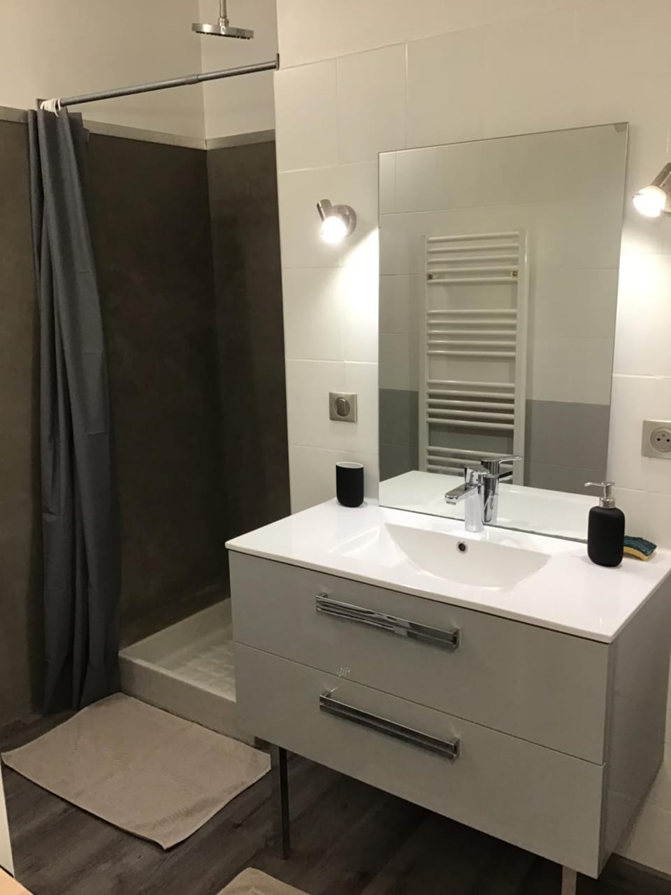 Charmant studio Arlésien en bordure du Rhône Apartment in Arles