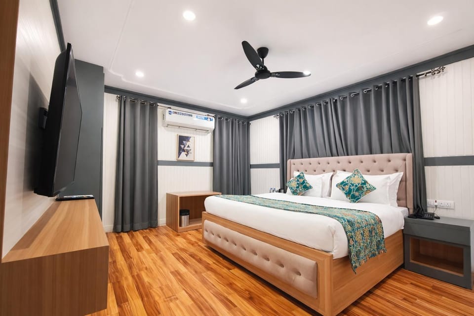 Bed, Photo of the whole room, Bedroom, air conditioner
