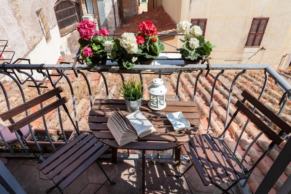 Boutique Domus Navona Librari Balcony Apartment in Rome