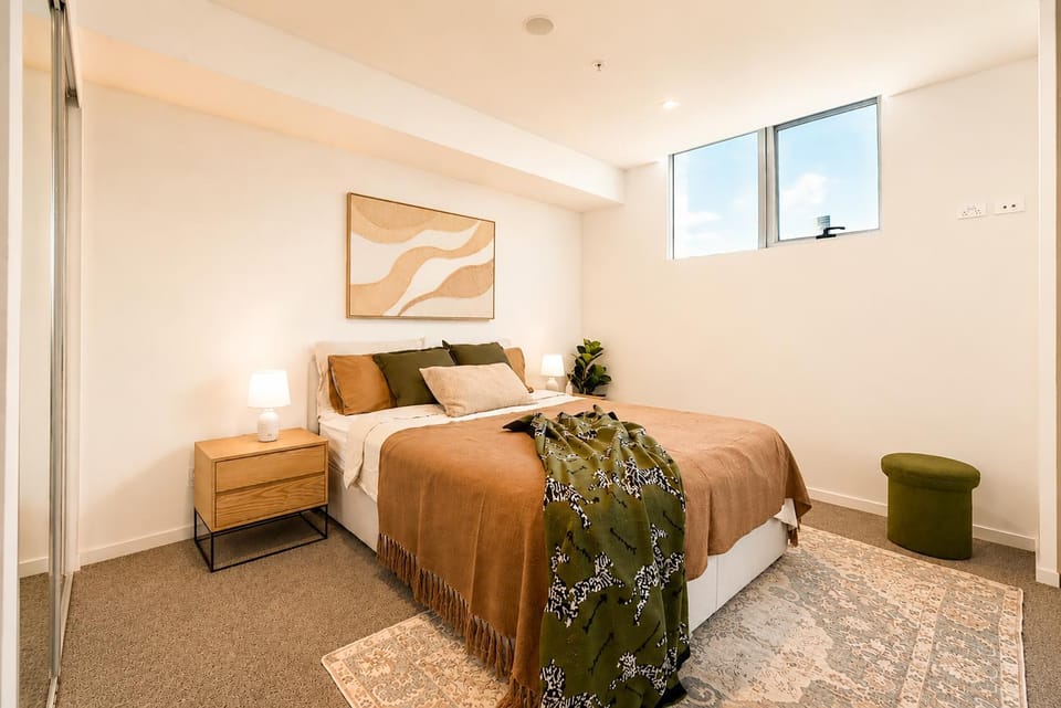 Boho Retreat Apartment - Walk to Gabba Stadium - Free Parking Apartment in Kangaroo Point