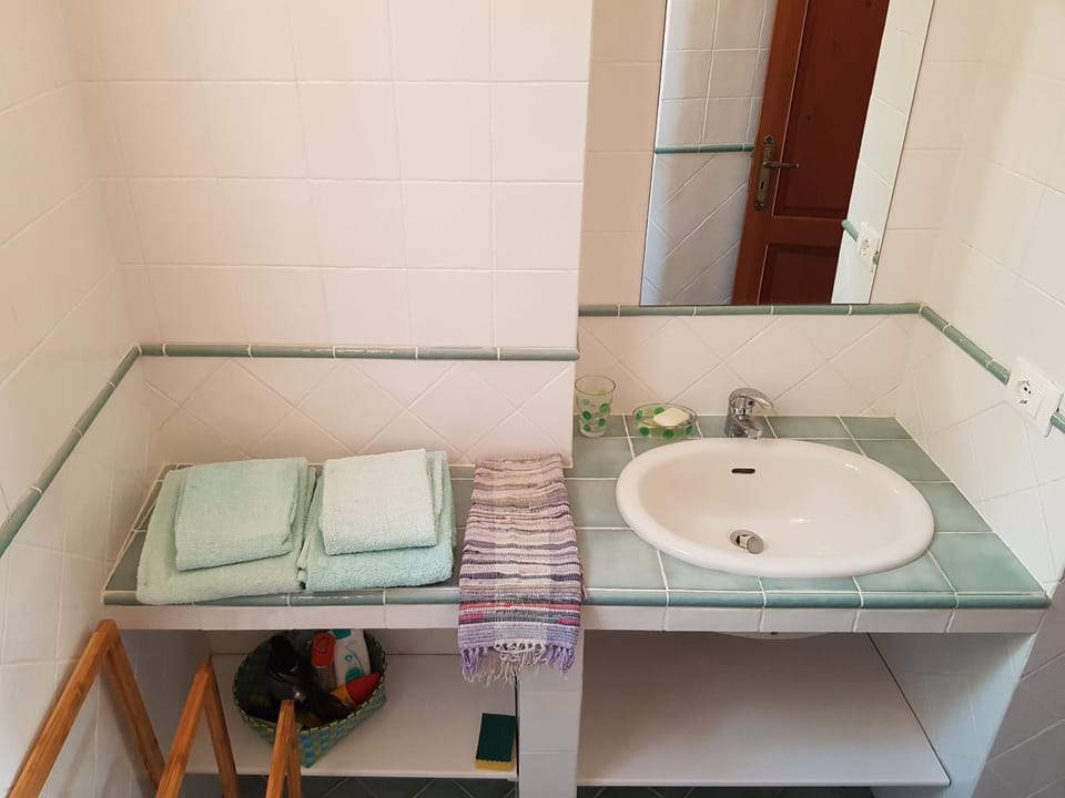 Bathroom, towels
