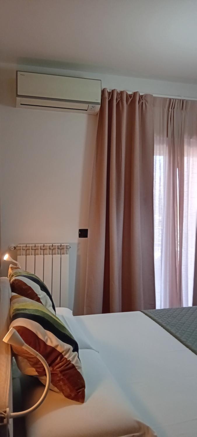 Bed, Photo of the whole room, Bedroom, air conditioner
