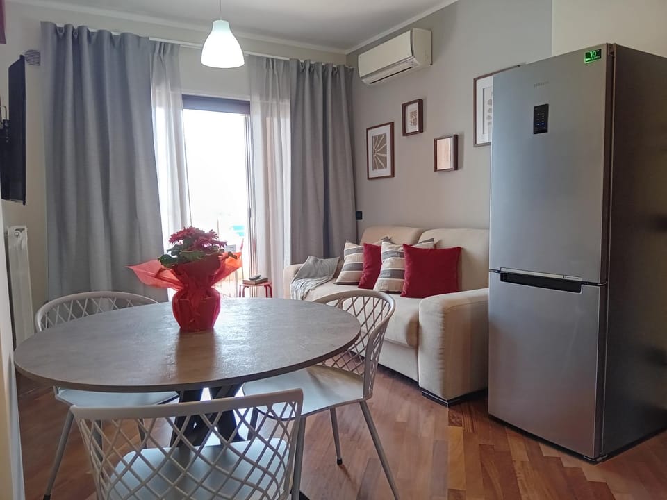 Living room, Seating area, Dining area, air conditioner