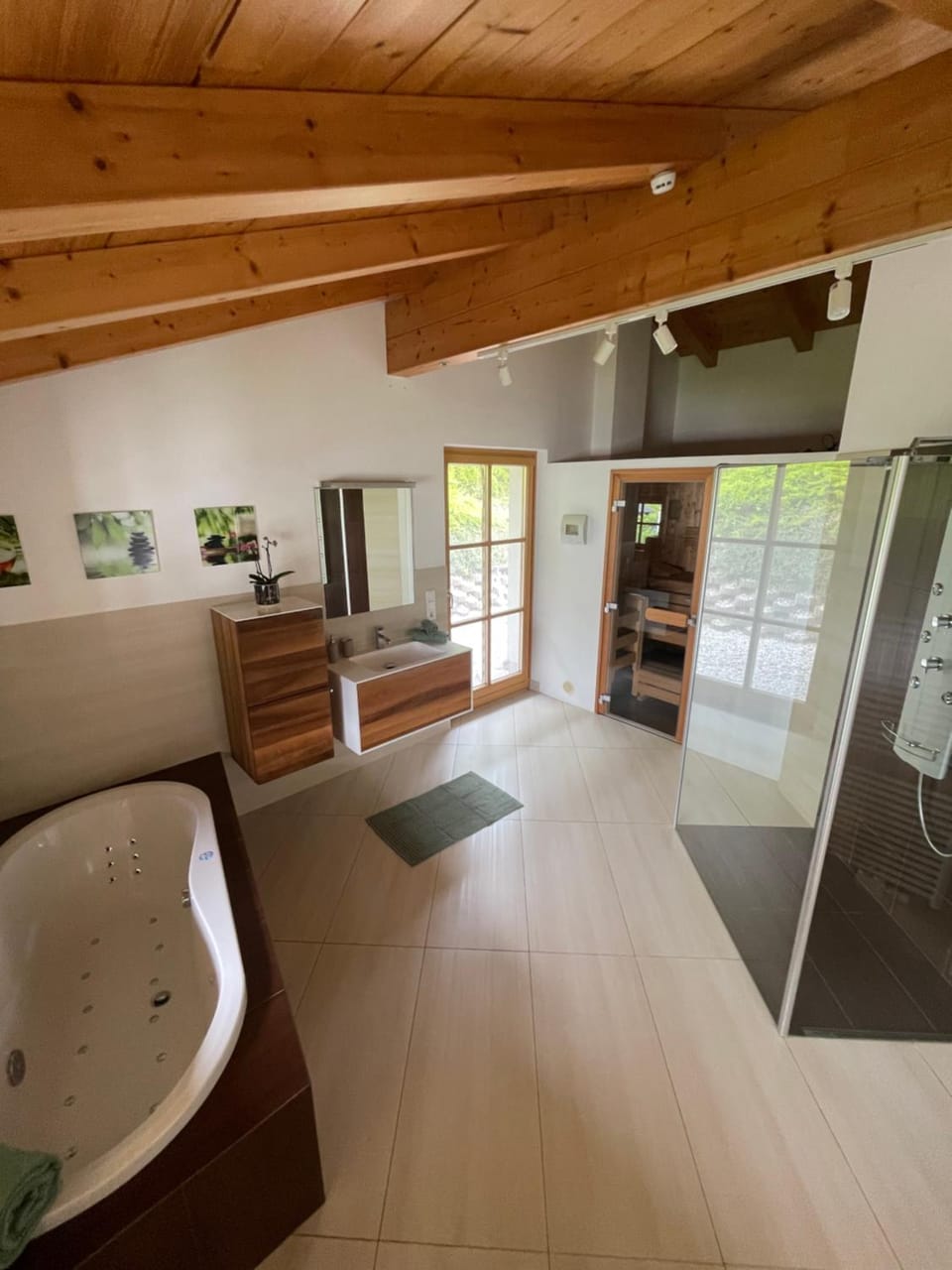 Hot Tub, Bathroom