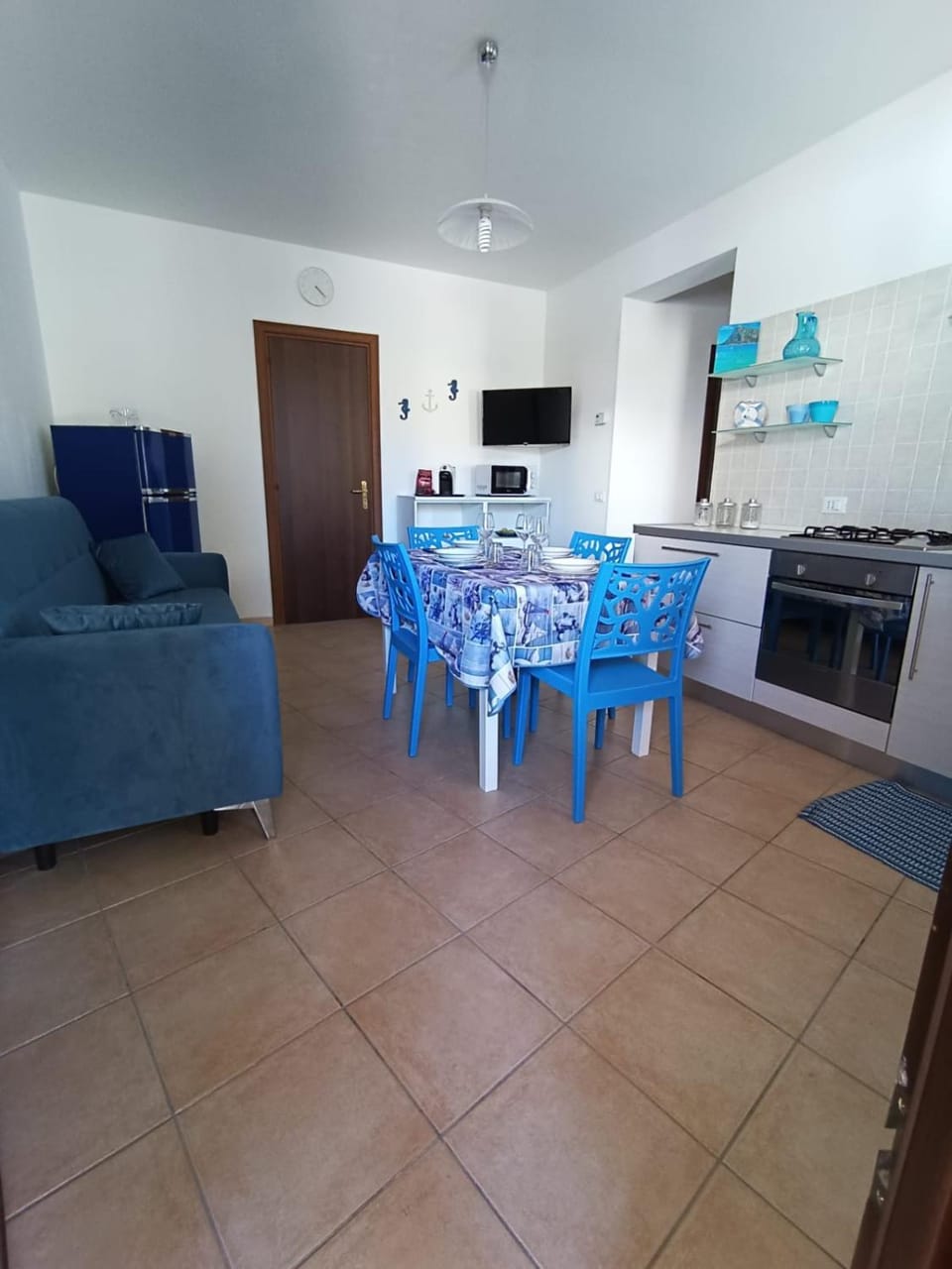 Dining area, oven, stove