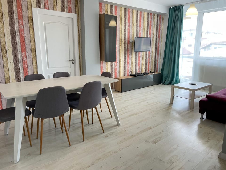TV and multimedia, Living room, Dining area