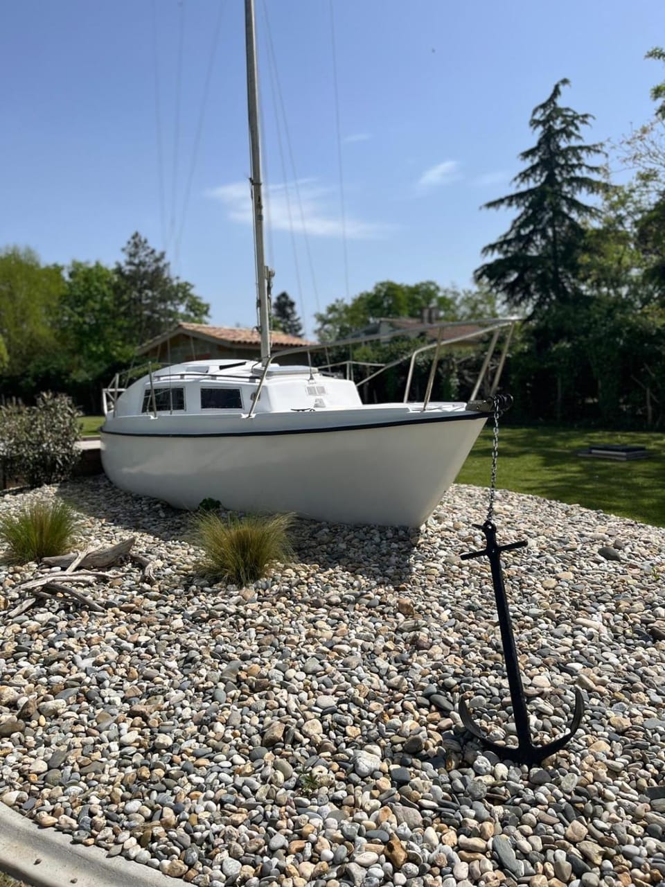 Nuit insolite Docked boat in Casteljaloux