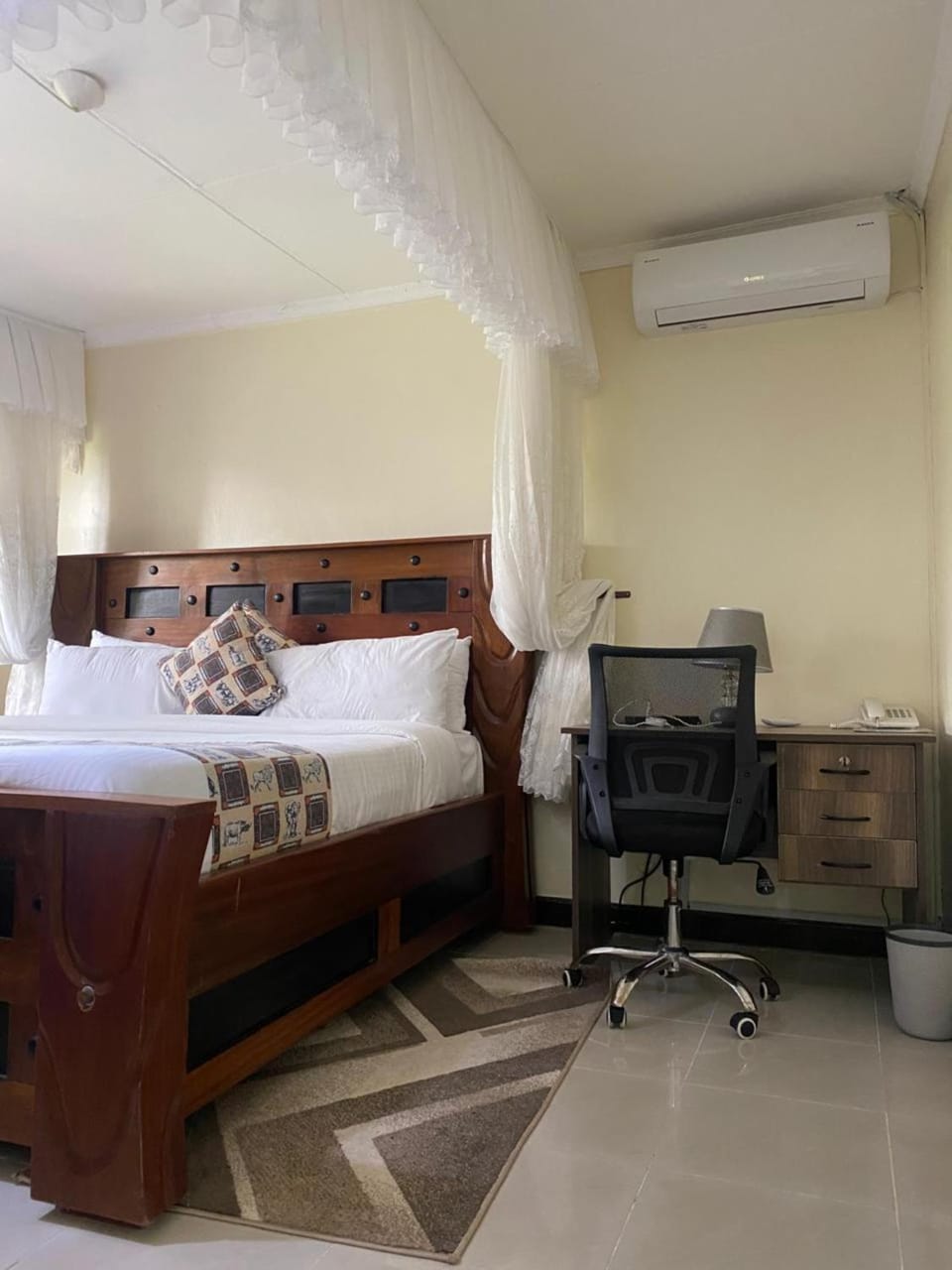 Bed, Seating area, Bedroom