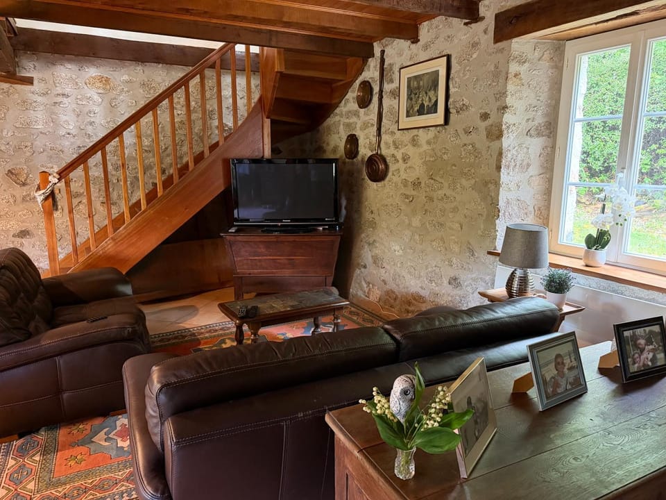 Communal lounge/ TV room, Living room