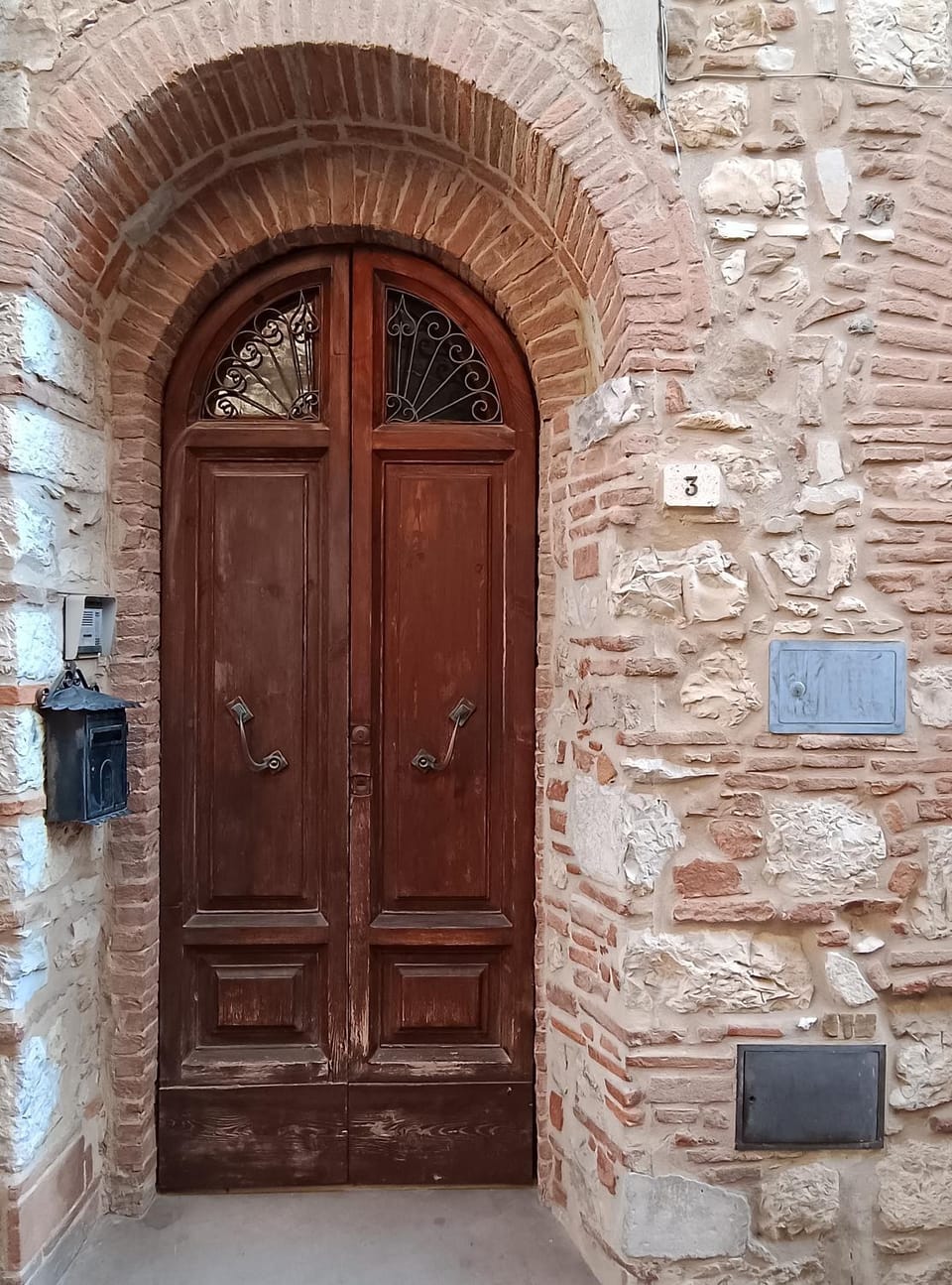 Facade/entrance