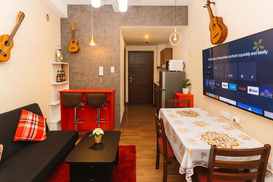 Communal lounge/ TV room, TV and multimedia, Living room, Seating area, Dining area, Evening entertainment