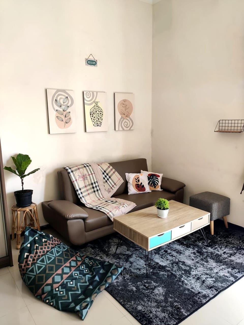 Living room, Seating area